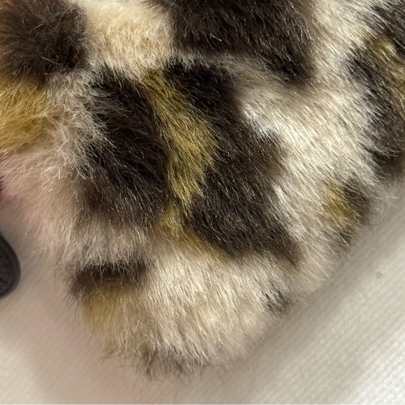 Levi's White Denim Jacket with Black Button - Picture 5 of 8